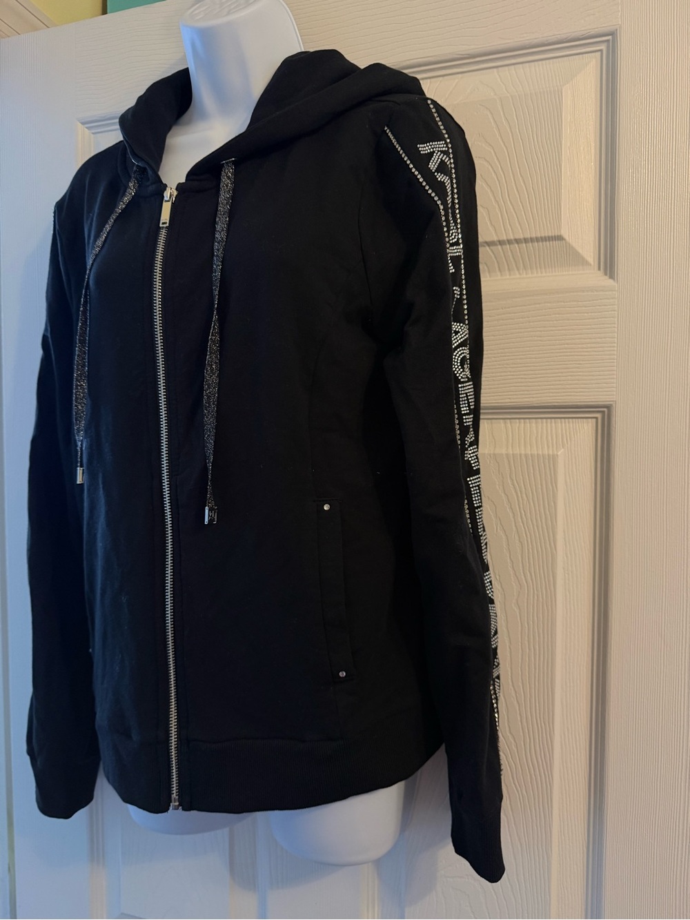 🖤 Carla Garfield Black Hoodie Sweater – Size Medium - Picture 5 of 9